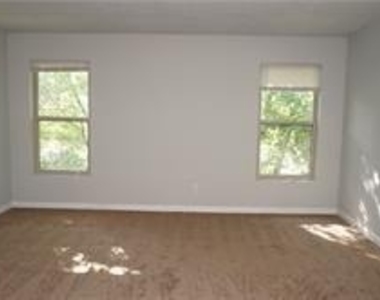 117 Brittany Court - Photo Thumbnail 9