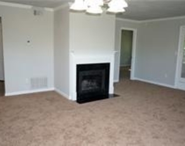 117 Brittany Court - Photo Thumbnail 6