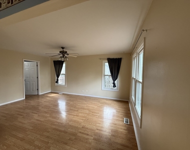417 Bristol Way - Photo Thumbnail 3