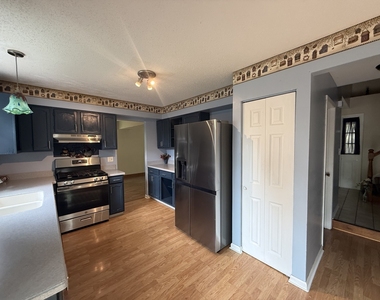 417 Bristol Way - Photo Thumbnail 2