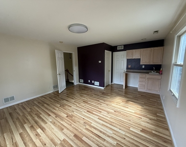 417 Bristol Way - Photo Thumbnail 4