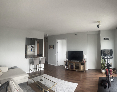 400 N La Salle Drive - Photo Thumbnail 1