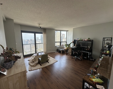 400 N La Salle Drive - Photo Thumbnail 2