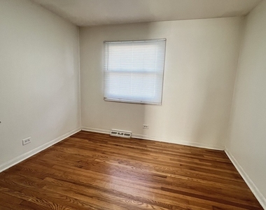 916 N Boxwood Drive - Photo Thumbnail 5