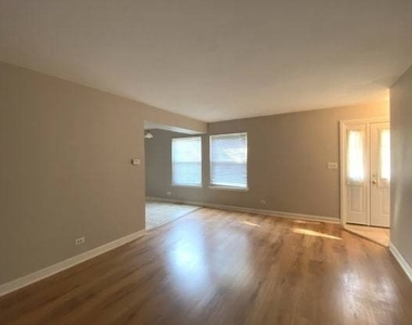 132 Brookwood Court - Photo Thumbnail 2