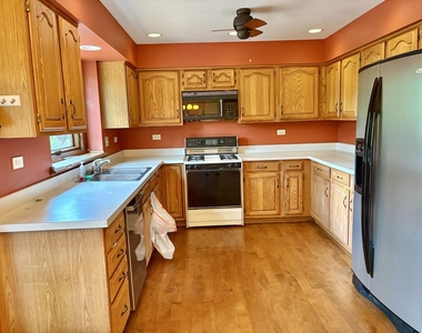 244 Knoll Street - Photo Thumbnail 4