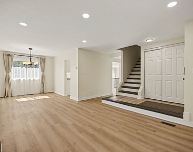 7 Blue Jay Court - Photo Thumbnail 12