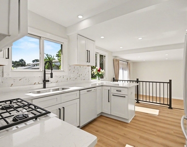 7 Blue Jay Court - Photo Thumbnail 5