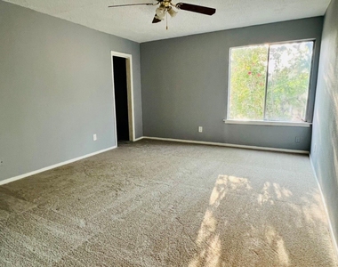 7627 Candlegreen Lane - Photo Thumbnail 37
