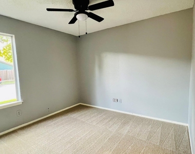 7627 Candlegreen Lane - Photo Thumbnail 27