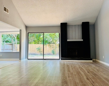 7627 Candlegreen Lane - Photo Thumbnail 9