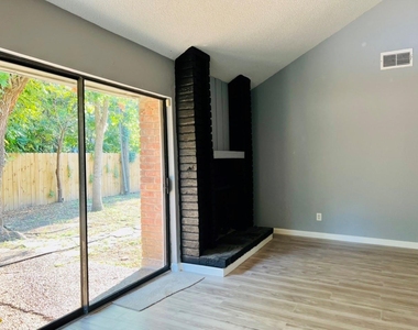7627 Candlegreen Lane - Photo Thumbnail 11