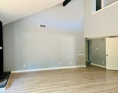 7627 Candlegreen Lane - Photo Thumbnail 13