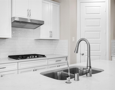 17681 Rosette Grass Drive - Photo Thumbnail 10
