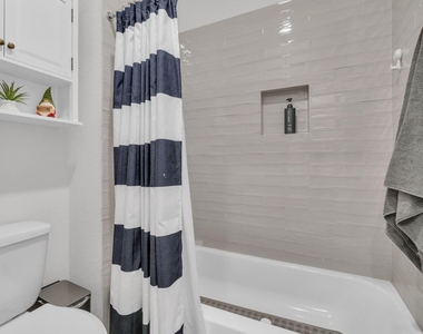 16531 Lake Austin Street - Photo Thumbnail 15