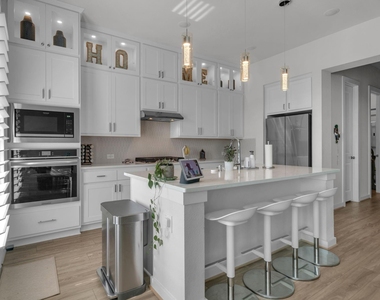 16531 Lake Austin Street - Photo Thumbnail 7