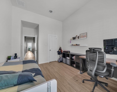 16531 Lake Austin Street - Photo Thumbnail 14