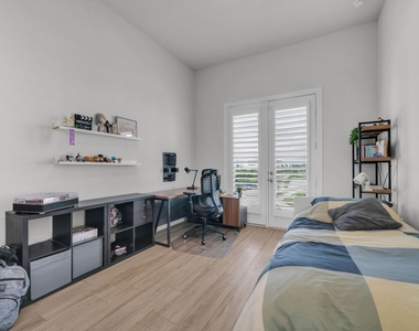 16531 Lake Austin Street - Photo Thumbnail 13