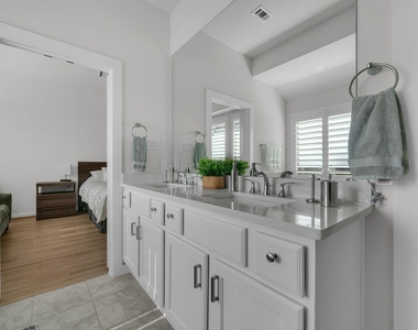 16531 Lake Austin Street - Photo Thumbnail 22