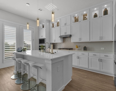 16531 Lake Austin Street - Photo Thumbnail 6