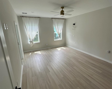 2032 W Tidwell Road - Photo Thumbnail 9