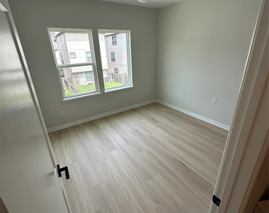 2032 W Tidwell Road - Photo Thumbnail 18
