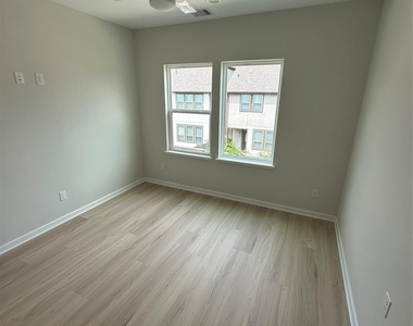 2032 W Tidwell Road - Photo Thumbnail 20