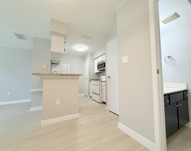 2120 El Paseo Street - Photo Thumbnail 5