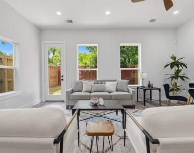 892 Paul Quinn St - Photo Thumbnail 3