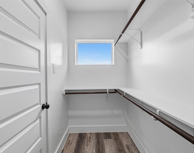 892 Paul Quinn St - Photo Thumbnail 13