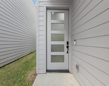 892 Paul Quinn St - Photo Thumbnail 1