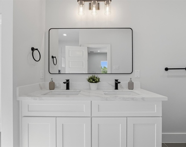 892 Paul Quinn St - Photo Thumbnail 10