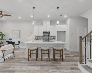 892 Paul Quinn St - Photo Thumbnail 7