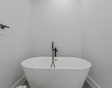 892 Paul Quinn St - Photo Thumbnail 11