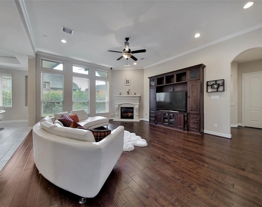 2718 Carriage Hollow Lane - Photo Thumbnail 2