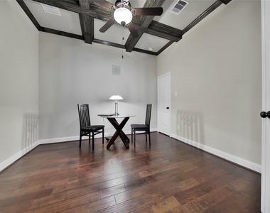 2718 Carriage Hollow Lane - Photo Thumbnail 4