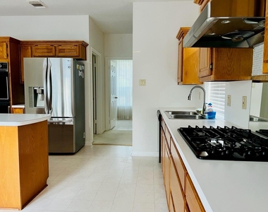 16911 Ascot Meadow Drive - Photo Thumbnail 6