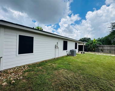24131 Four Sixes Lane - Photo Thumbnail 9