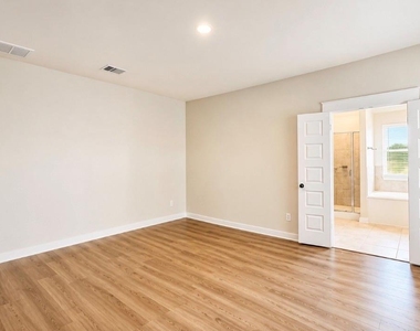4612 Spoon Bill Cove Drive - Photo Thumbnail 12