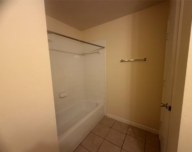 8103 Forest Glen Drive - Photo Thumbnail 14