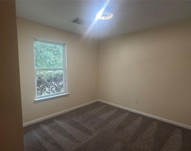 8103 Forest Glen Drive - Photo Thumbnail 16