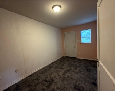 303 Magnusson Avenue - Photo Thumbnail 14