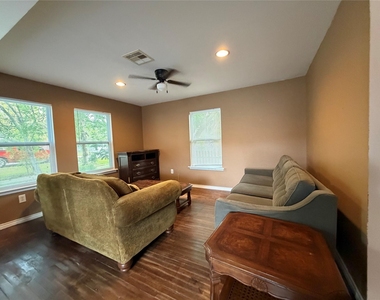 303 Magnusson Avenue - Photo Thumbnail 4