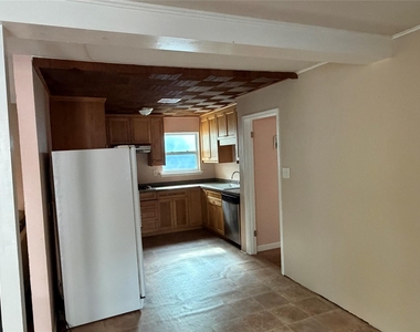 303 Magnusson Avenue - Photo Thumbnail 6