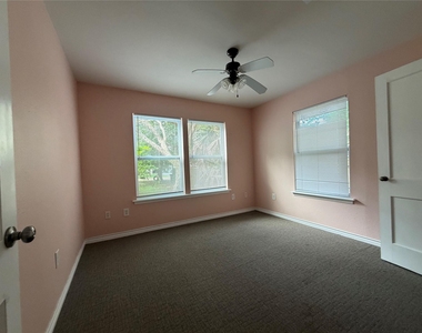 303 Magnusson Avenue - Photo Thumbnail 13