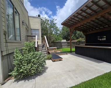 2402 Intrepid Way - Photo Thumbnail 11