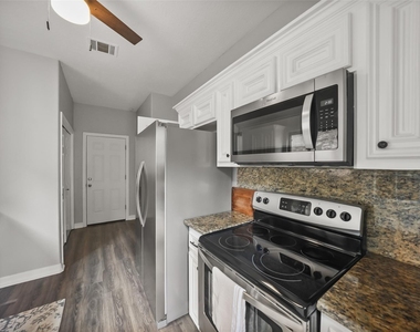 11307 Alcott Drive - Photo Thumbnail 7