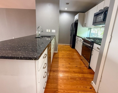2605 Calumet Street - Photo Thumbnail 8
