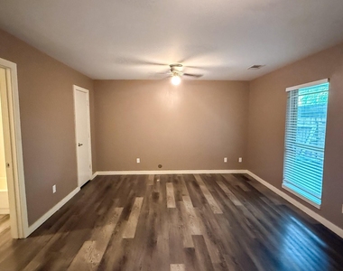 2605 Calumet Street - Photo Thumbnail 9