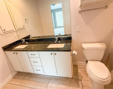 2605 Calumet Street - Photo Thumbnail 3